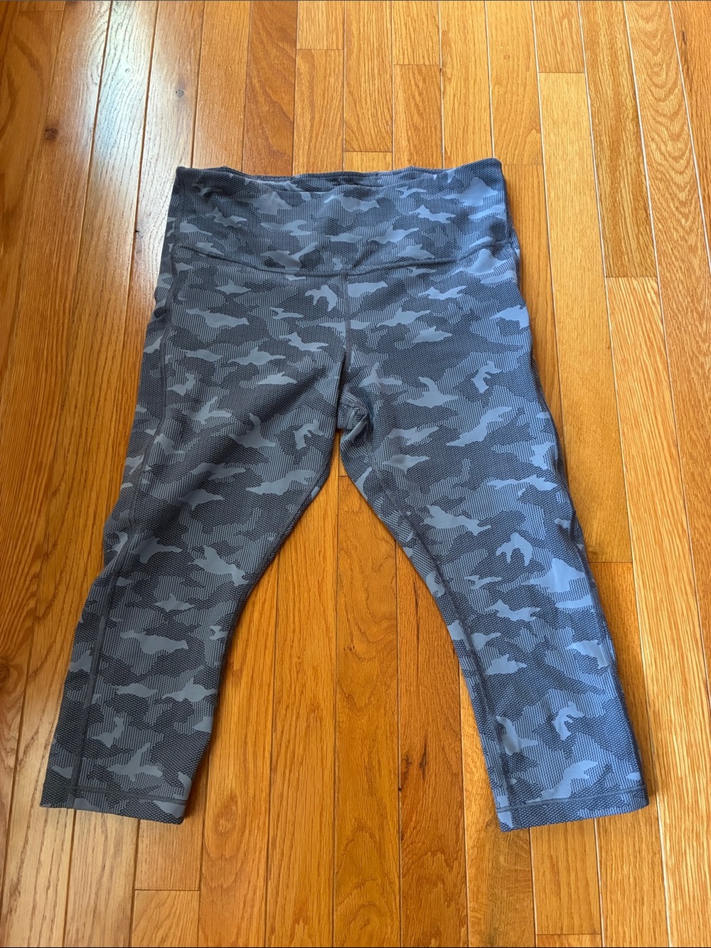 Athleta Ultimate Stash Pocket Texture Camo Capri - LP